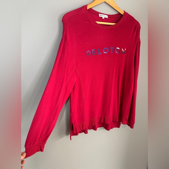 Peleton Lightweight Thin Sweatshirt Raspberry Side Split Logo Spellout Sz SM Top - Picture 2 of 9